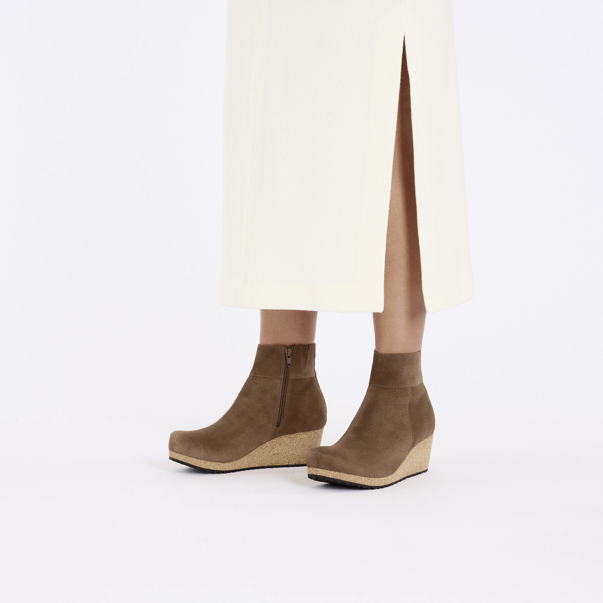 Ebba Suede Leather