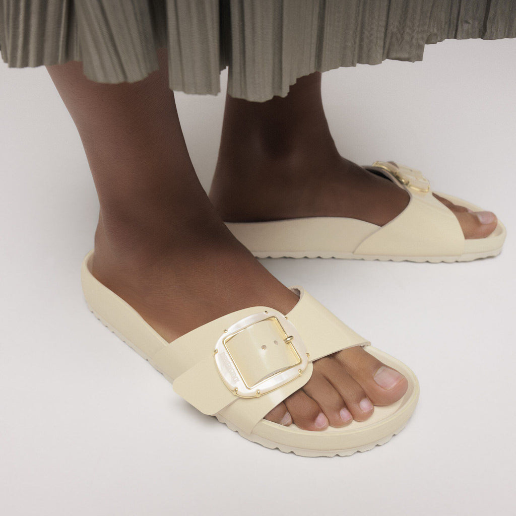 Madrid Big Buckle Pearl Natural Leather Patent